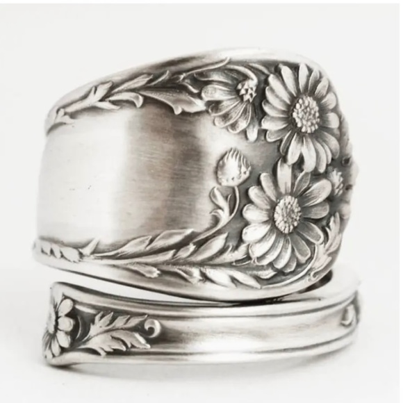 Jewelry - LAST ONE NWT Retro Daisy 925 Silver Plated Spoon Ring